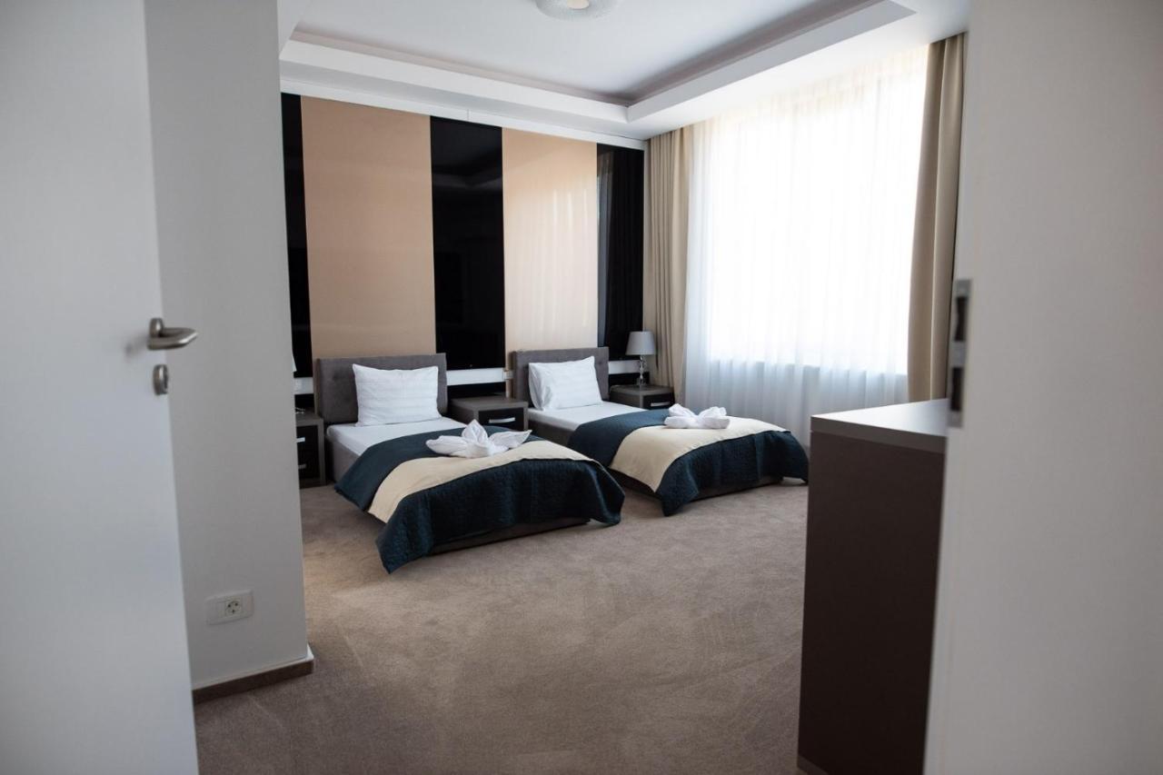 Hotel Complex Noblesse Vaslui Exterior foto