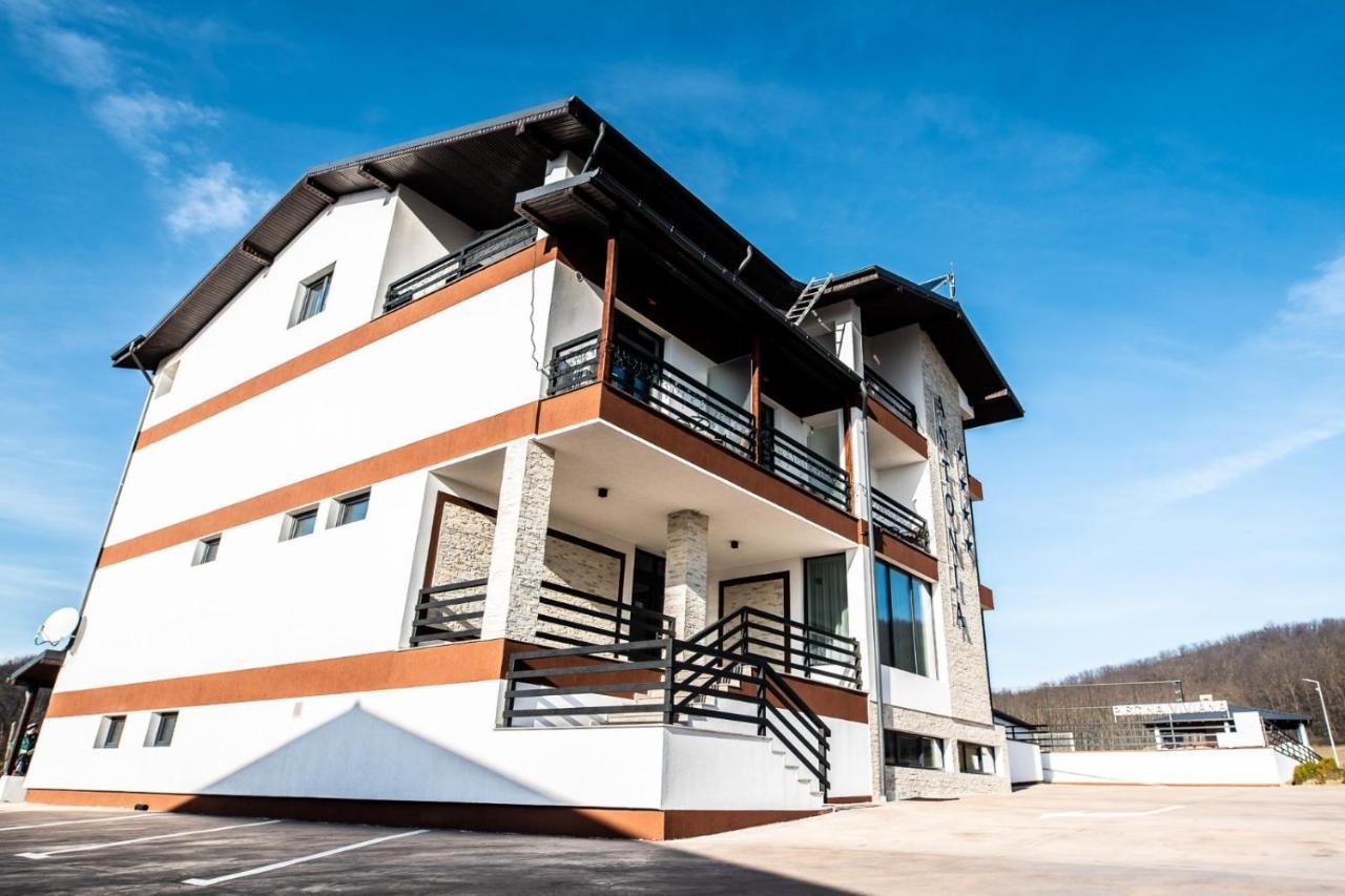 Hotel Complex Noblesse Vaslui Exterior foto